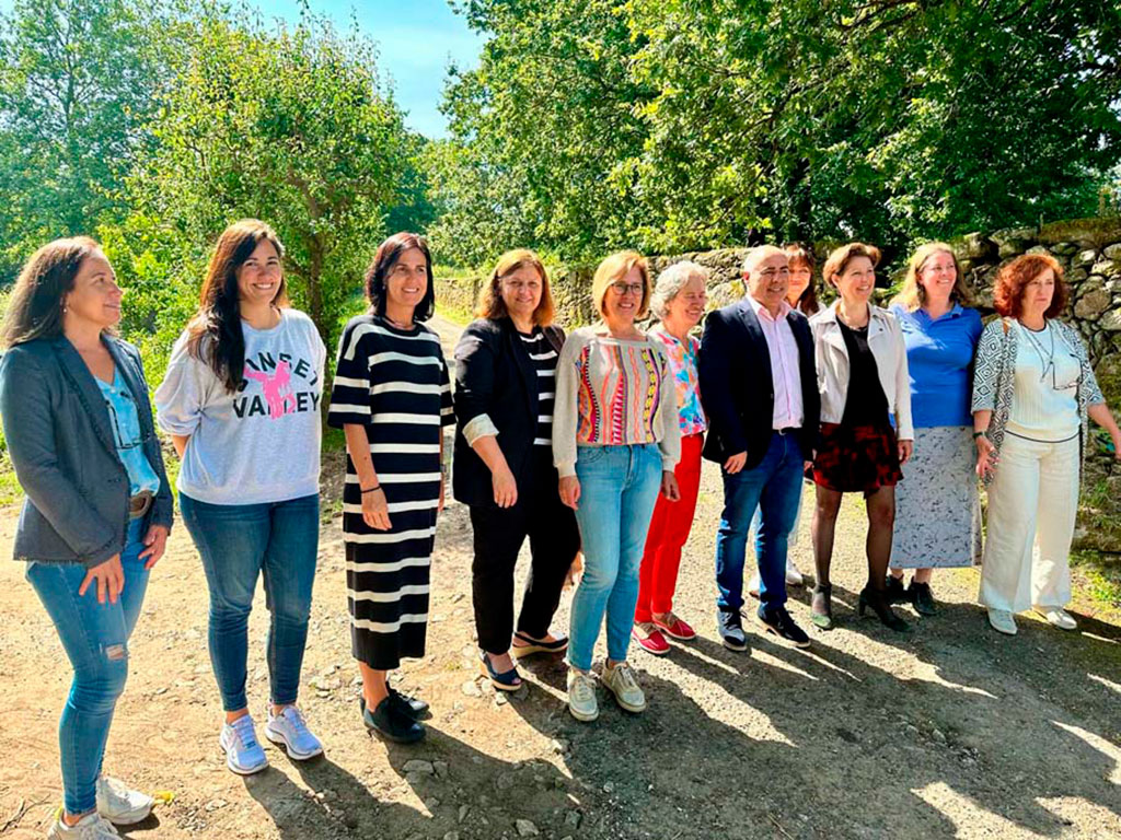 Este xoves visitou o centro un grupo de docentes do francés Lycée Pierre Le Roy de Boiseaumarié Château Mongin, co que se prevé poñer en marcha proxectos de investigación